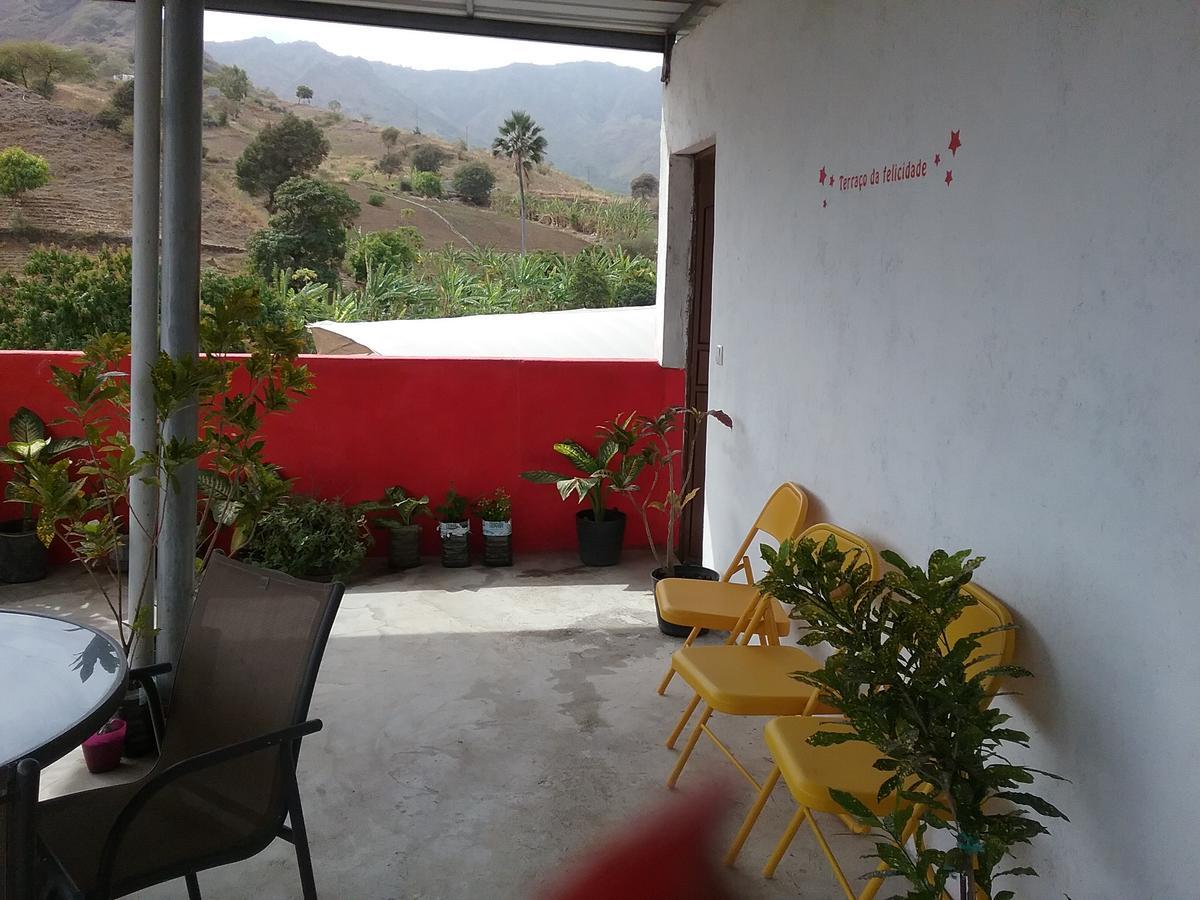 Pensao Simao & Julia Bed & Breakfast Orgaos Exterior foto