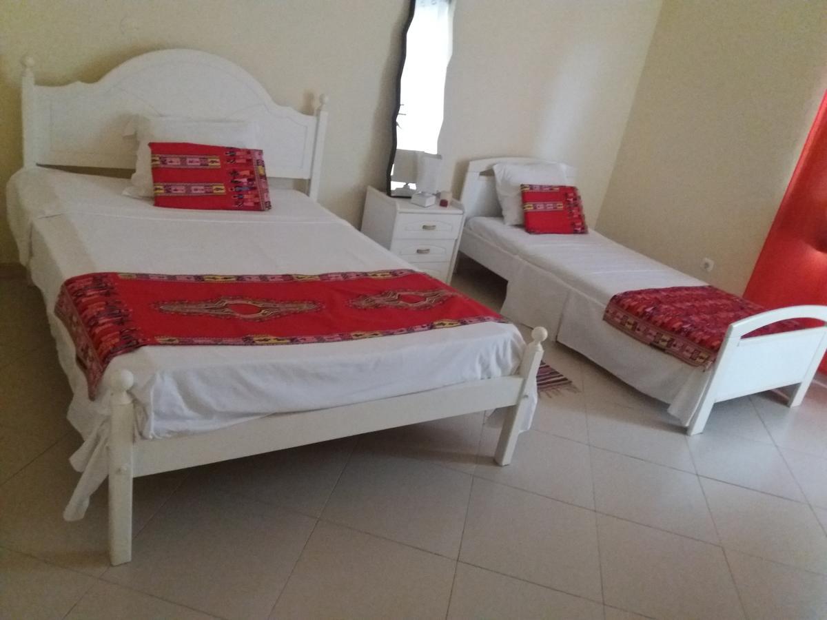 Pensao Simao & Julia Bed & Breakfast Orgaos Exterior foto