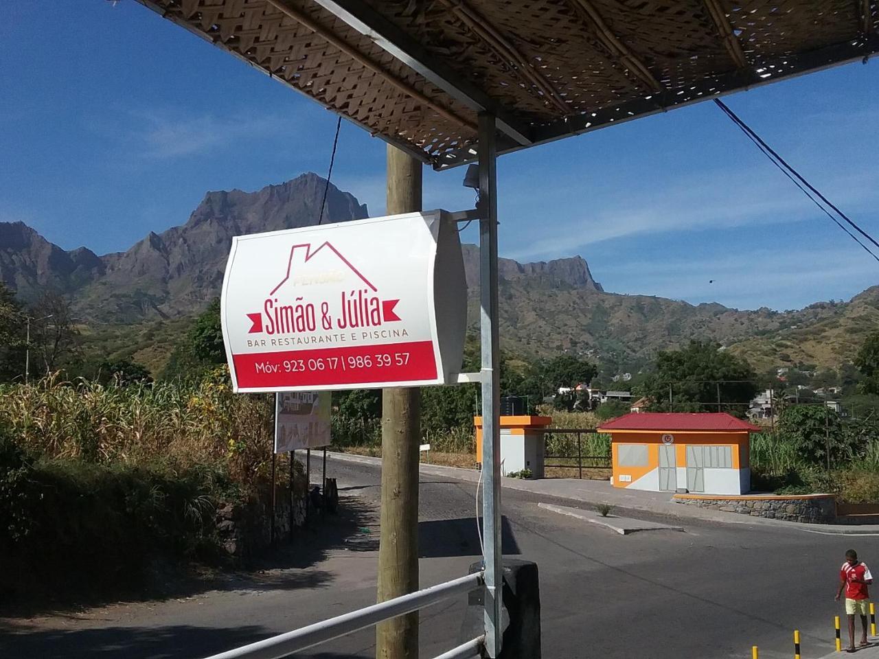 Pensao Simao & Julia Bed & Breakfast Orgaos Exterior foto